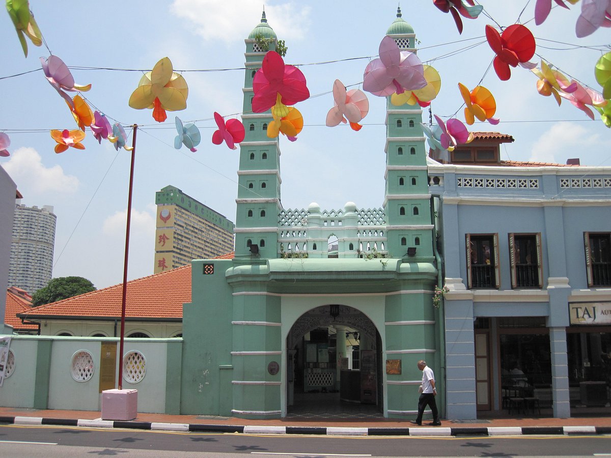 Singapore National Monuments Walking Tour