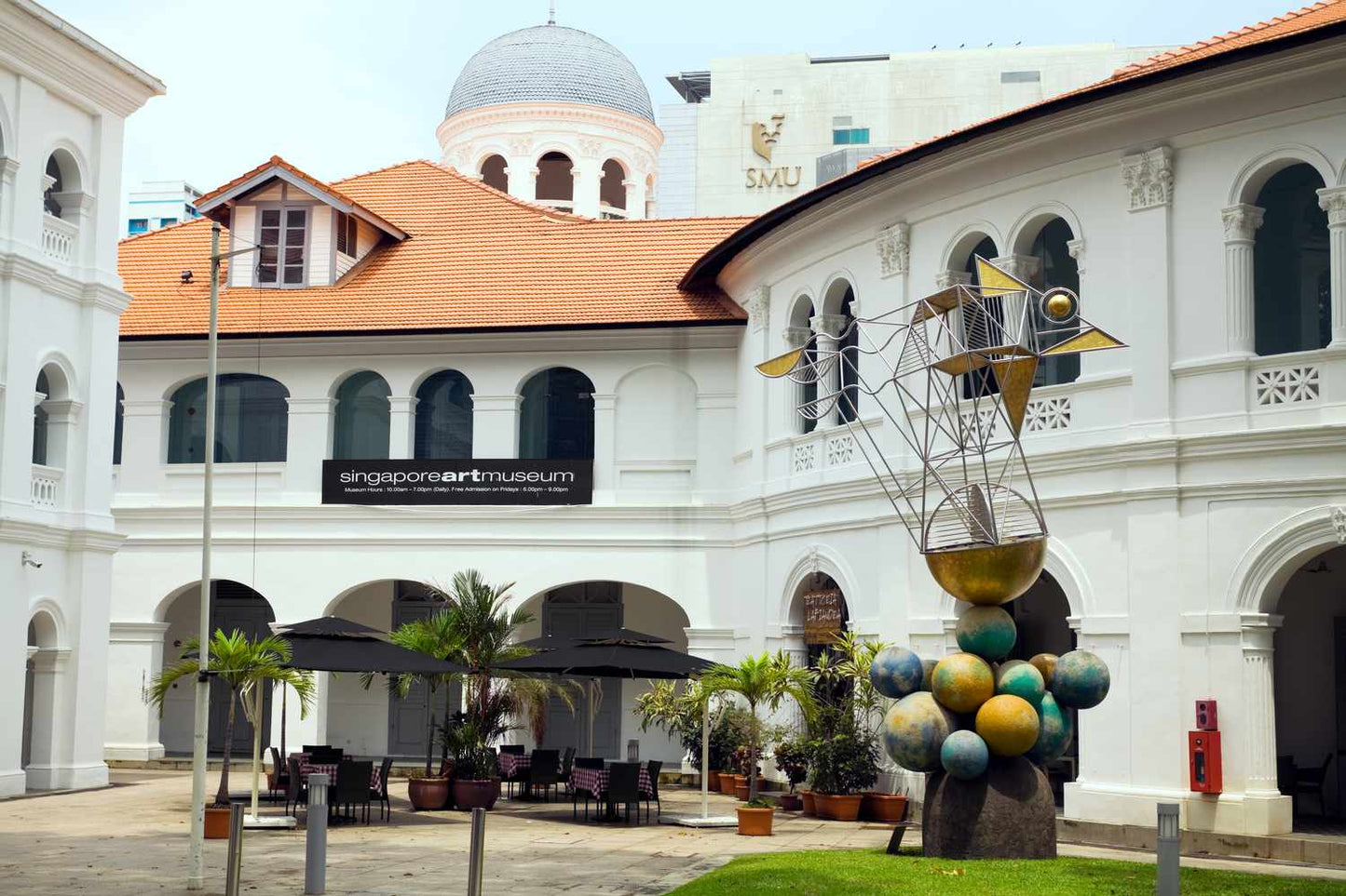 Singapore National Monuments Walking Tour